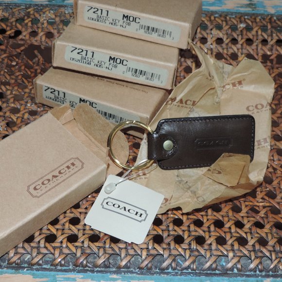 NEW COACH VINTAGE MOCHA BROWN LEATHER KEY RING FOB NIB With Box and Coach Tissue - Picture 2 of 5